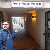 Historiker Fabio Crivellari vor der der Franz-Knapp-Passage in der Altstadt.