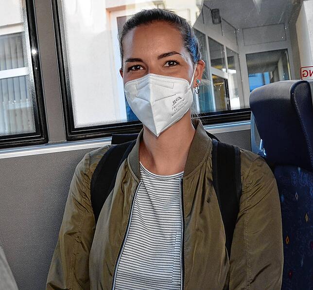 Melina Andree, 31 Jahre: „Dass der Bus fast bis ganz hoch nach Fitzenweiler fährt, ist ideal für mich.“