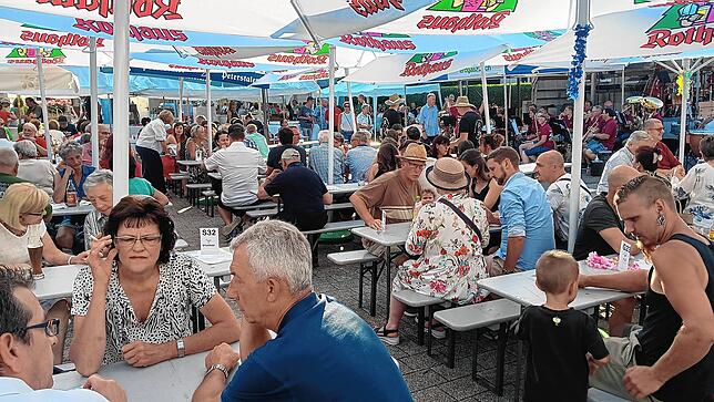 Bild 12: So schön wird beim Dorffest in Dangstetten gefeiert
