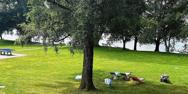 Auf der nördlichen Rheinseite von Stein am Rhein liegt das dortige Rheinstrandbad. Der kostenfreie Eintritt ermöglicht den Zugang zu ...