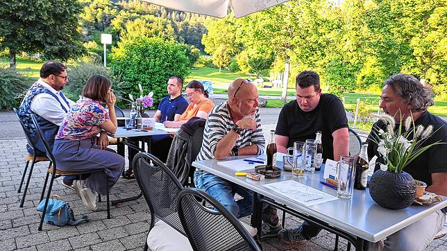 Bild 10: Die Köpfe rauchen bei der dritten SÜDKURIER-Quiznacht in bad Säckingen - das sind die Bilder