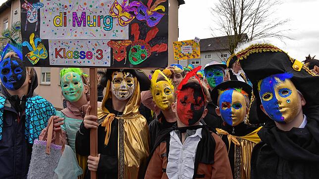 Die Klasse 3 zeigte Maske, und beste Laune. Bild: Tobias Büscher