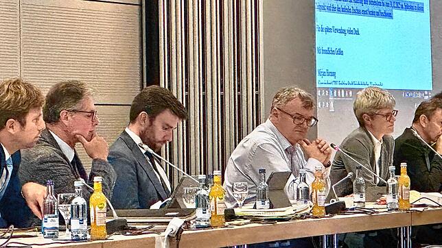 Die Verwaltungsbank bei der letzten Ratssitzung von OB Andreas Brand mit den Bürgermeistern Andreas Hein, Dieter Stauber und Fabian ...
