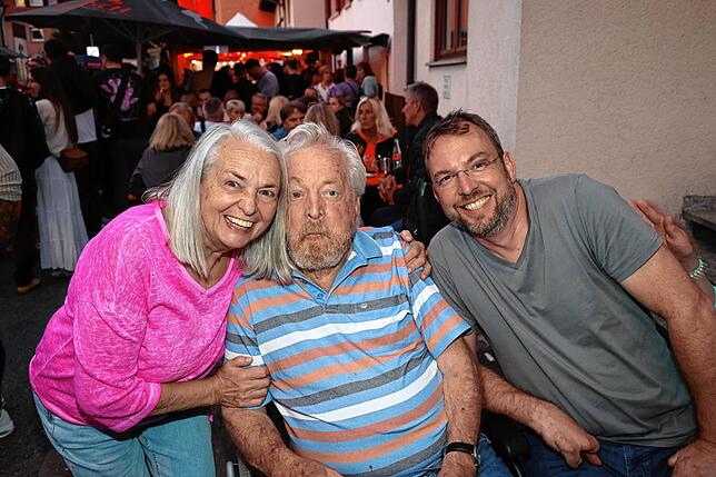 Bild 8: Wollmatinger Dorffest 2025: Wilde Engel bringen Stimmung und Partyfeeling pur