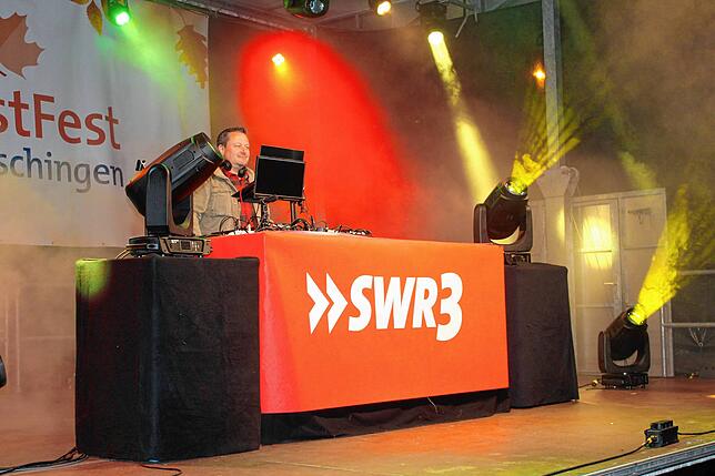 Bild 1: Jubiläums-Herbstfest beginnt mit SWR3-Party auf dem Rathausplatz