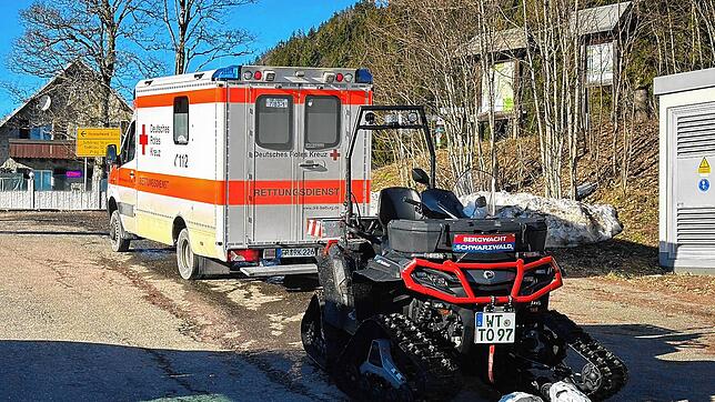 Mit diesem geländegängigen Quad bargen Bergretter am Samstag am Hochkopfturm eine gestürzte Wanderin. Hinter dem Quad ist das ...
