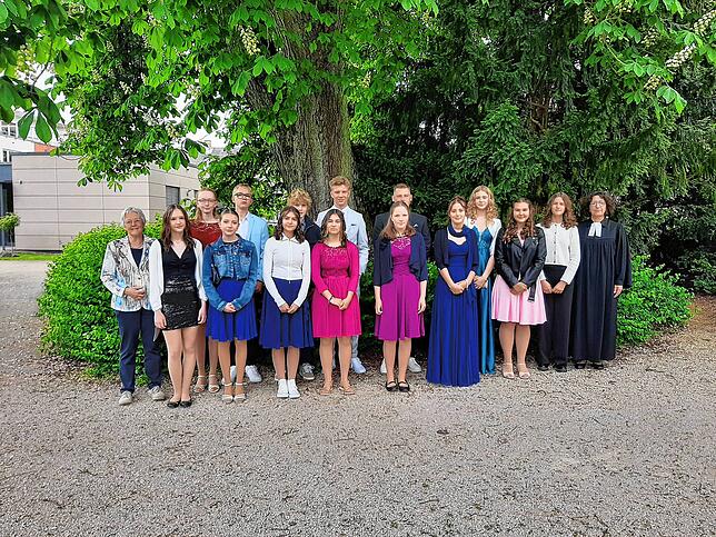 Am Samstag, 17. Mai, feierten in der evangelischen Christuskirche Lena Längin, Leonie Wilkens, Pia-Sophie Dürl, Nicklas Wilkens, Tamia ...