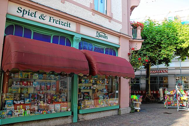 Das Spiele- und Freizeitgeschäft Swars in der Schützenstraße war früher einmal ein Kaufhaus.