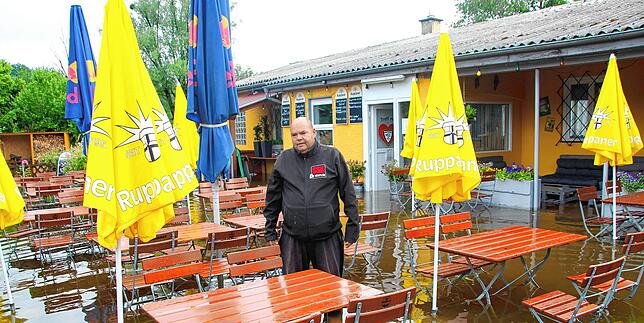 Mäx Kessler in seinem Biergarten am Freitagmorgen.