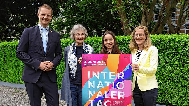 Freuen sich auf die 30. Ausgabe des Internationalen Tags in Radolfzell (von links): OB Simon Gröger, Elly Pritzel (Freundeskreis Asyl), ...