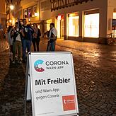 „Mit Freibier und Warn-App gegen Corona“ hat Tübingens Oberbürgermeister Palmer (Grüne) in der Innenstadt für die Nutzung ...