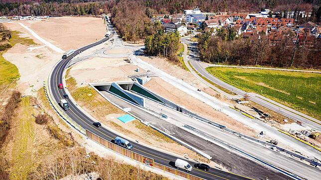 Der Tunnel für die B33-Ausbau &ndash; hier aufgenommen am 23. März &ndash; ist fast fertiggestellt. Vorerst wird der Verkehr einspurig ...