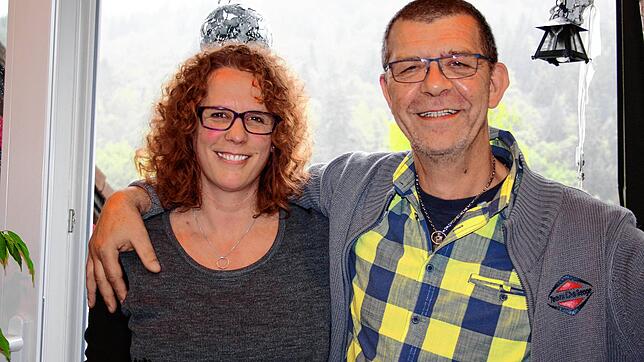 Sabine &bdquo;Biene&ldquo; und Axel Kastan aus Todtmoos unterstützen Handel, Gastronomie und Gewerbe während der Corona-Pandemie.