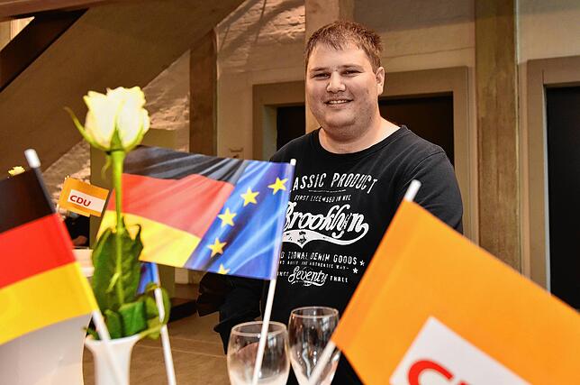 Bild 8: Wahlparty der CDU: Feierstimmung will bei den Christdemokraten nicht aufkommen