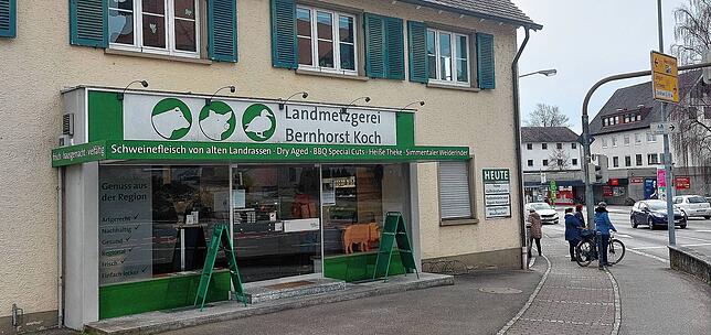 Der Blick auf die Metzgerei, wenn man von der Fähre oder von Litzelstetten kommt.