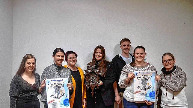 Zum Projektteam des Musicals „Die magische Kuckucksuhr“ gehören von links Saskia Weber, Sabrina Hettich, Musikvereinsvorsitzende  Nicole ...