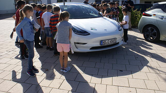 Eindeutig war der Tesla mit seiner Besatzung der Sieger in der Gunst der Kinder.