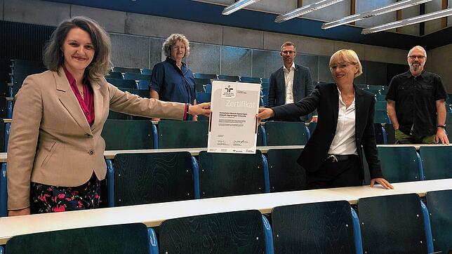Professoren, Mitarbeiter und Studierende haben dazu beigetragen, dass die Hochschule Albstadt-Sigmaringen bereits zum vierten Mal als ...