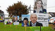 Ex-SVP-Bundesrat Ueli Maurer (vorn) wirbt im Aargau für die 43-jährige Nicole Burger.
