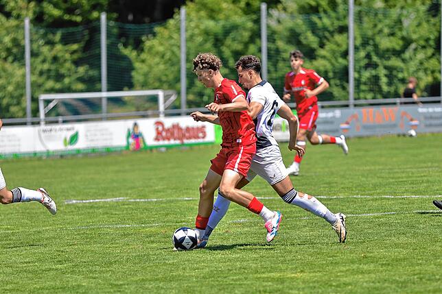 Bild 8: SC Freiburg II gewinnt Test beim FC Erzingen gegen den FC Zürich II mit 6:3 – wir haben Fotos!