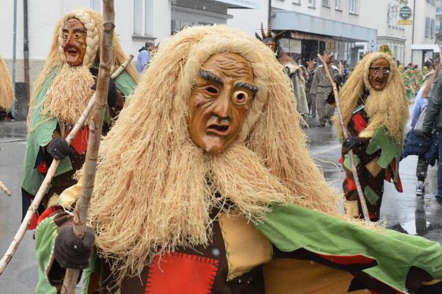 Bild 15: Bilder vom Narrensprung beim Ringtreffen des Alemannischen Narrenrings (Teil 1)