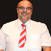 Peter Krämer (SSC Donaueschingen) wurde mit der Goldenen Verbandsschiedsrichternadel ausgezeichnet und gleichzeitig zum Ehrenmitglied ...