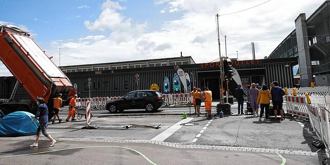 Im nächsten Schritt beginnen die Kanalarbeiten vor dem Outlet neben dem Schweizer Bahnhof.