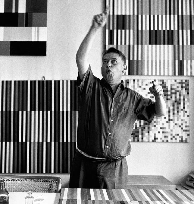 Scheidegger trifft den Moment: Richard Paul Lohse in seinem Atelier in Zürich, 1960.