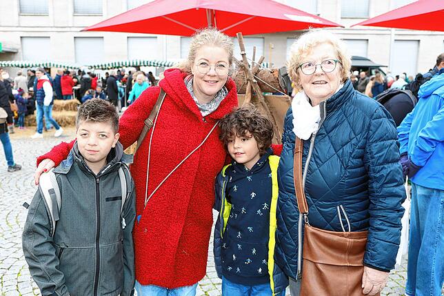 Bild 10: Trubel auf dem Rathausplatz