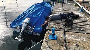 Bootskontrolle im Hafen von Varna in Bulgarien: Der rumänische Spezialist hat unter anderem mit den Konstanzer Fahndern in einem ...