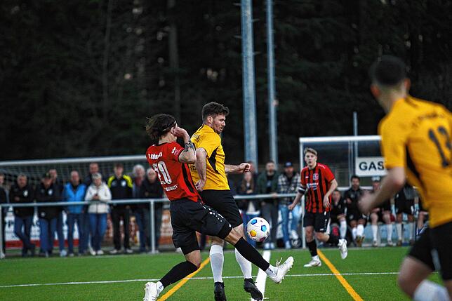 Bild 18: Der FC Gutmadingen sammelt wichtige Punkte gegen den FC Königsfeld – wir haben Bilder von der Partie