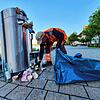 Christian Huber ist Abteilungsleiter in Diensten der Stadt Überlingen und organisiert die Aufräumaktionen entlang der Uferpromenade und ...