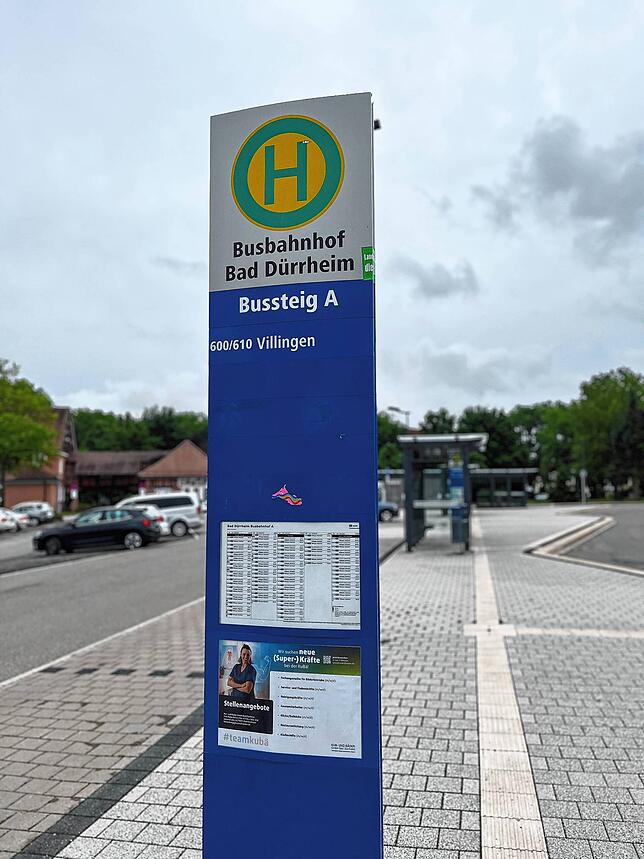Vormittags befinden sich oftmals nur wenige Personen an den Haltestellen.