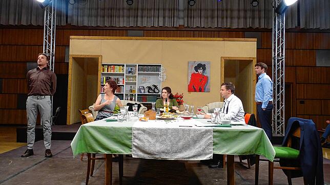 Pierre, Elisabeth, Anna, Julius und Vincent (von links) schmeckt das marokkanische Büffet nicht mehr. Wegen einem Vornamen hat sich ...
