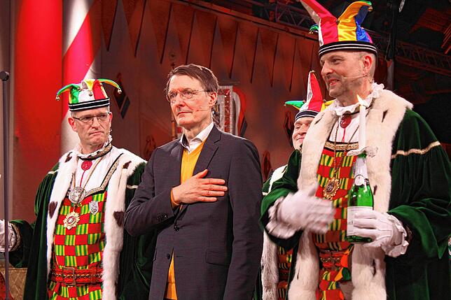 Bild 1: Publikumsbilder von der Narrengerichts-Verhandlung