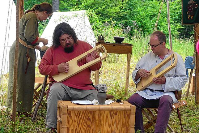 Bild 13: Zeitreise auf dem Campus Galli: Living-History-Gruppen zeigen Leben im Mittelalter