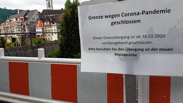 Die geschlossene Laufenbrücke zwischen dem badischen und dem aargauischen Laufenburg.
