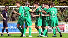 Mit einem Doppelpack von Johannes Blum (auf dem Archivbild der Dritte von links) hat der TSV Aach-Linz den SC Konstanz-Wollmatingen 3:1 ...