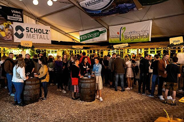 Bild 14: Kreiserntedankfest Brigachtal: Partyabend mit den Jungen Fidelen und Ob8Blech