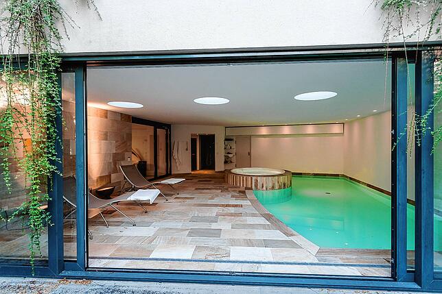 Das Objekt in Sipplingen wartet unter anderem mit einem Indoor-Pool auf.