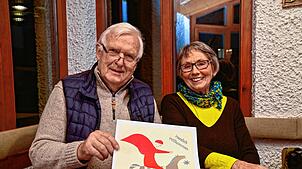 Josef Vogt und Ursula Harzer vom Gemeindeteam weisen auf das Martinsfest am 11. November hin. Sie wollen damit auch auf die tiefere ...