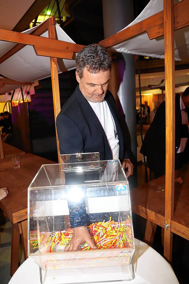 Markus Baur bei der Tombola