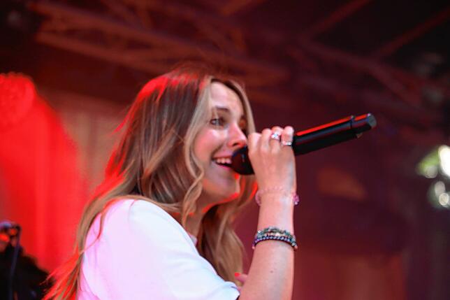 Bild 3: Sophia begeistert 1500 Fans im Uferpark