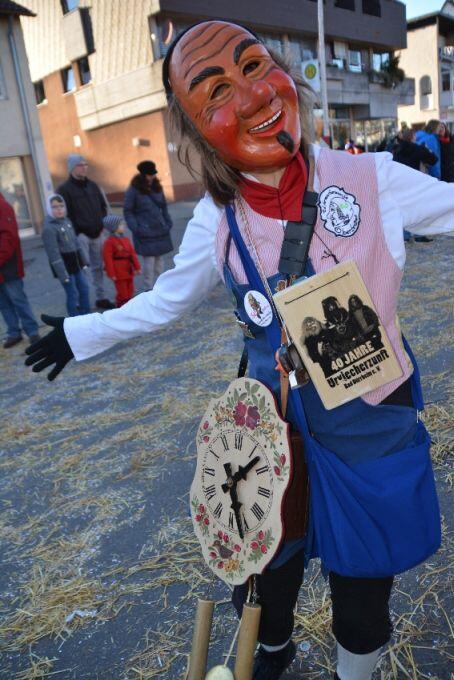 Bild 5: Bilder vom Narrentreffen der Urviecher-Zunft Bad Dürrheim: Großer Festumzug (5)
