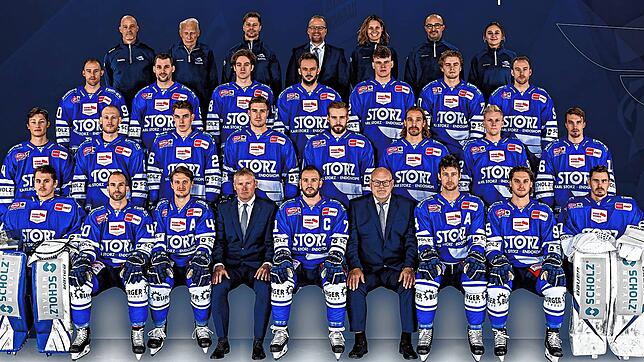 Das Wild Wings-Team der Saison 2020/21. Vierte Reihe von links: Mark Bassen (Materialmanager), Manfred Wannemacher (Betreuer), ...