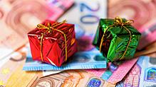 Geldgeschenk: Jeder zweite Angestellte in Deutschland erhält Weihnachtsgeld.