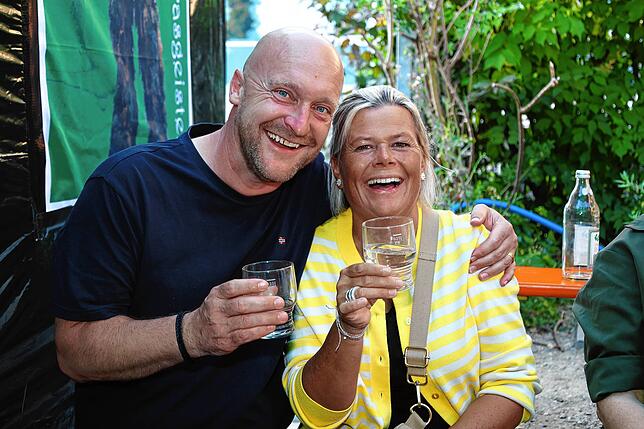 Bild 19: Feierlaune mit der Gretle-Band beim Dettinger Dorffest - hier gibt’s die schönsten Bilder