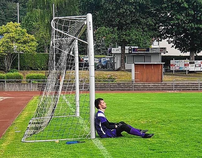 Bedient: Pascal Lindemann von der SG FC Wehr/Brennet mochte es nicht fassen, dass seine Elf gegen Aufsteiger FC Schlüchttal auf ...