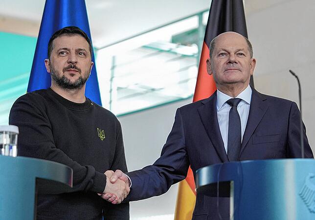 Bild 1: Behörden: Russischer Oppositionspolitiker Nawalny in Haft gestorben – schockierte Reaktionen der Politik