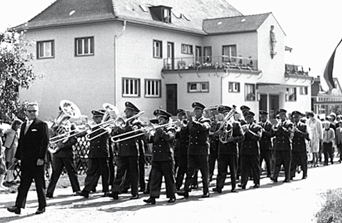 Bild 3: Spatenstich und Einweihung der Auferstehungskirche: Eine Zeitreise in die 1960er Jahre von Dogern